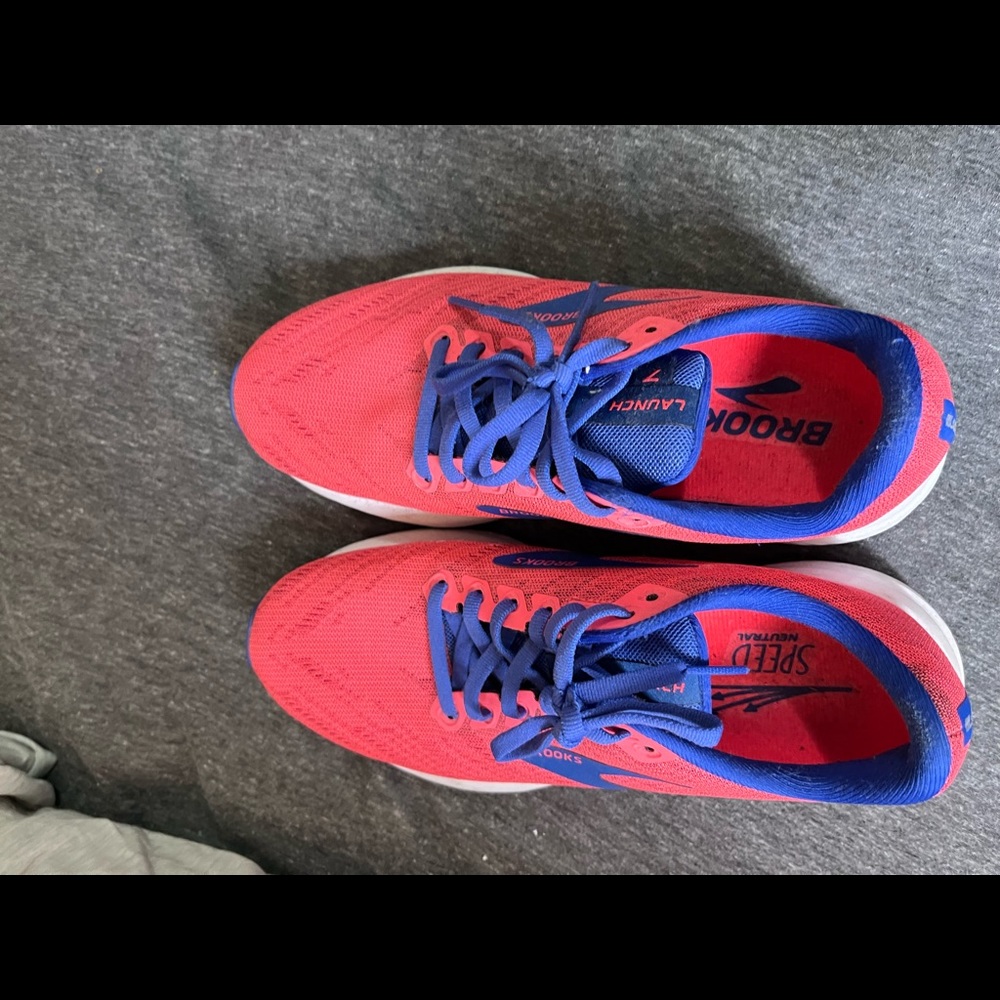 Barely used brooks! Womens size 6